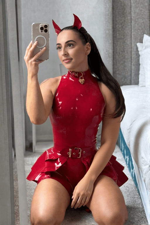 Hoopsy Daisy OnlyFans leaked body art & paint photo — The things I do when nobody's watching